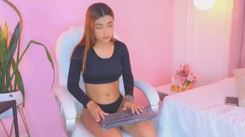 Snapshot of leylarusso chatting on 02/02/26, 12:04 Leyla online show from 02/02/26, 12:04