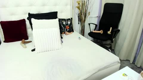 leyla online show from 01/15/25, 10:49