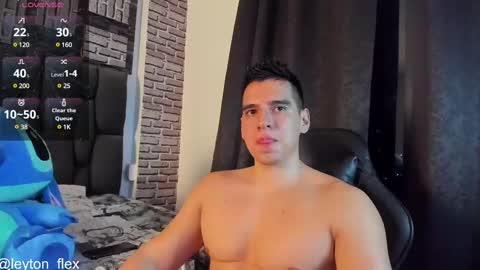 Snapshot of leyton_flexx chatting on 02/20/25, 12:19 L E Y T O N online show from 02/20/25, 12:19