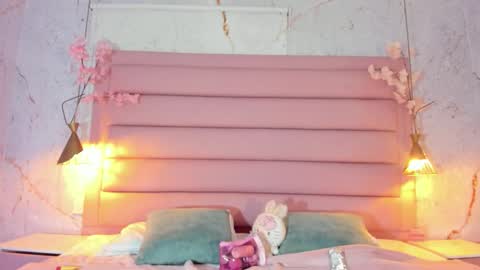 LEZY online show from 10/16/25, 07:37