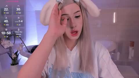 Lisa online show from 10/30/25, 02:13