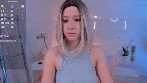 Lisa online show from 11/21/25, 03:49