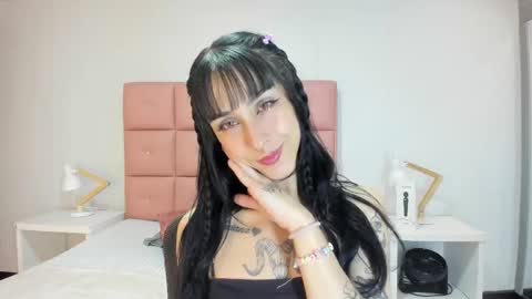 Snapshot of lhiamfitt chatting on 10/21/25, 05:02 lhiamfitt online show from 10/21/25, 05:02