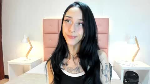 Snapshot of lhiamfitt chatting on 11/25/25, 06:46 lhiamfitt online show from 11/25/25, 06:46