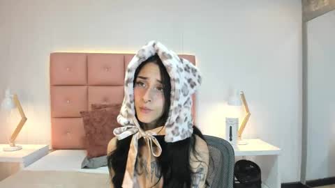 Snapshot of lhiamfitt chatting on 11/26/25, 05:19 lhiamfitt online show from 11/26/25, 05:19