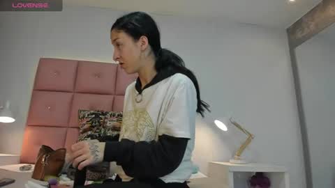 Snapshot of lhiamfitt10 chatting on 06/20/26, 02:58 lhiam online show from 06/20/26, 02:58
