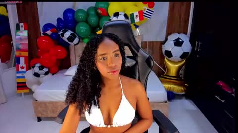 lia_16_ online show from 07/08/26, 11:04
