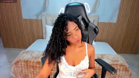 lia_16_ online show from 07/28/26, 11:05