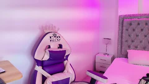 Lia  online show from 06/12/26, 04:00