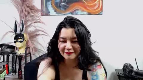 Snapshot of lia_izumy chatting on 11/19/25, 12:10 . online show from 11/19/25, 12:10