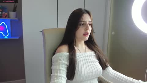 Lia online show from 10/19/25, 01:45