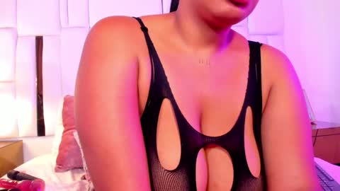 lia_mariana online show from 12/18/24, 06:25