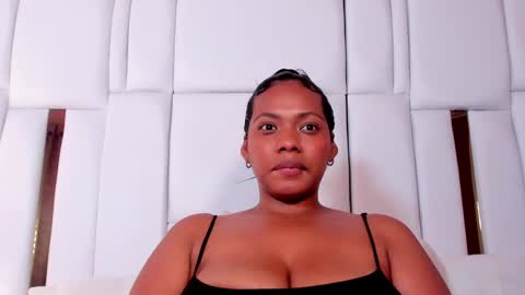 lia_mariana online show from 01/16/25, 08:57