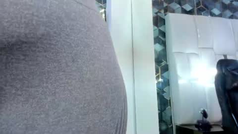 lia_mariana online show from 06/19/26, 05:45