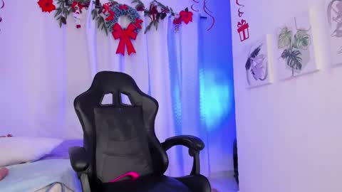 lia_petite01 online show from 01/15/25, 09:02