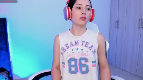Snapshot of lia_queen610 chatting on 02/05/25, 12:53 Little Queen Lia  online show from 02/05/25, 12:53