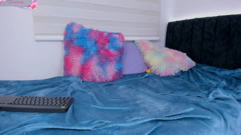 Snapshot of lia_queen610 chatting on 02/06/25, 02:00 Little Queen Lia  online show from 02/06/25, 02:00