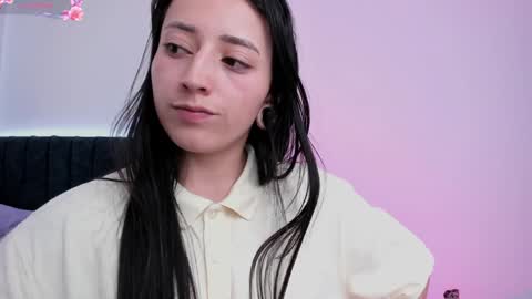 Snapshot of lia_queen610 chatting on 02/07/25, 08:53 Little Queen Lia  online show from 02/07/25, 08:53