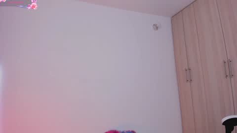 Snapshot of lia_queen610 chatting on 02/07/25, 11:55 Little Queen Lia  online show from 02/07/25, 11:55