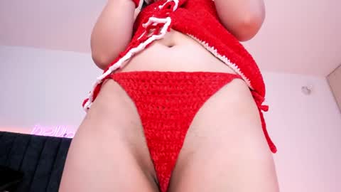 Snapshot of lia_queen610 chatting on 02/14/25, 11:09 Little Queen Lia  online show from 02/14/25, 11:09