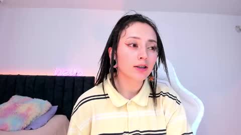 Snapshot of lia_queen610 chatting on 02/22/25, 04:07 Little Queen Lia  online show from 02/22/25, 04:07