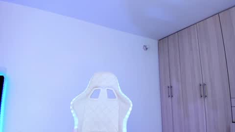 Snapshot of lia_queen610 chatting on 03/07/25, 03:19 Little Queen Lia  online show from 03/07/25, 03:19