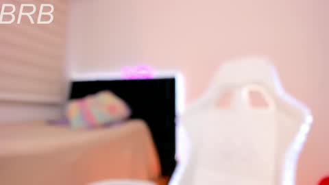 Snapshot of lia_queen610 chatting on 03/10/25, 01:45 Little Queen Lia  online show from 03/10/25, 01:45