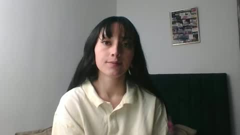 Snapshot of lia_queen610 chatting on 10/19/25, 12:22 Little Queen Lia  online show from 10/19/25, 12:22