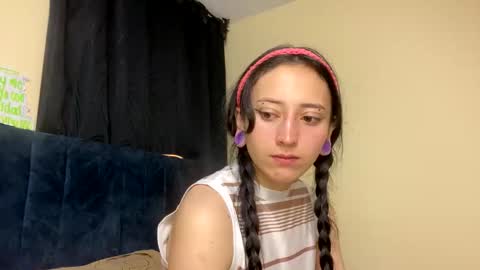 Snapshot of lia_queen610 chatting on 02/04/26, 12:38 Little Queen Lia online show from 02/04/26, 12:38