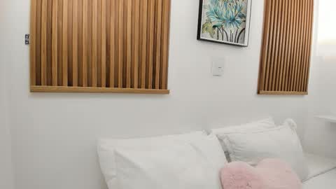 Lia online show from 12/14/25, 03:45