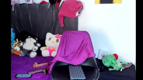 Snapshot of lia_rip01 chatting on 09/19/25, 04:18 lia_rip01 online show from 09/19/25, 04:18