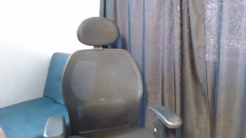 liaaa online show from 08/01/26, 07:35