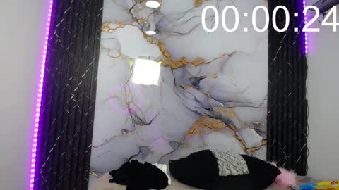 lia summer1 online show from 01/15/25, 04:00