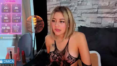 lia summer1 online show from 11/26/25, 07:15