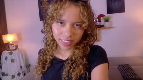 Snapshot of lia_valmont_18 chatting on 05/15/26, 06:59 Juliana online show from 05/15/26, 06:59