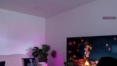 Liaa  online show from 09/14/25, 03:00