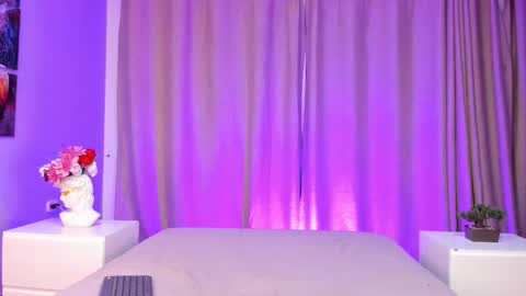 Snapshot of liaa_taylor1 chatting on 10/31/25, 05:08 Lia online show from 10/31/25, 05:08