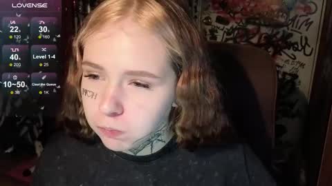 liaaa_li online show from 10/28/25, 04:42