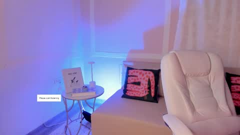 Snapshot of liaamoon_ chatting on 02/12/26, 12:11 Lia online show from 02/12/26, 12:11