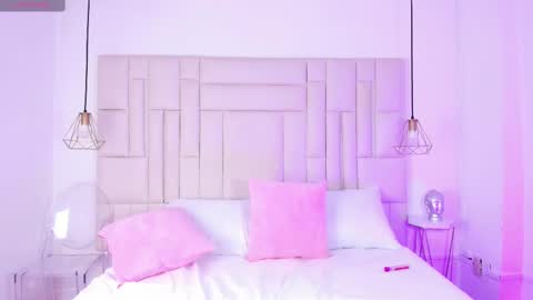 Lia online show from 03/06/25, 12:09