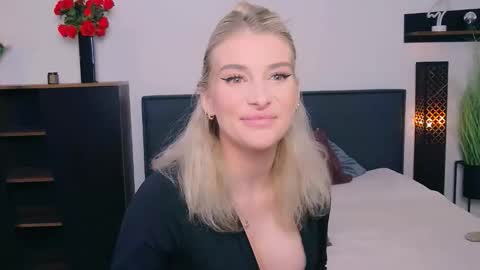 Lia online show from 02/25/26, 03:32
