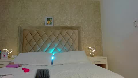 Lia online show from 12/02/24, 04:42