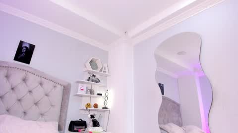 Lia online show from 12/02/24, 11:07