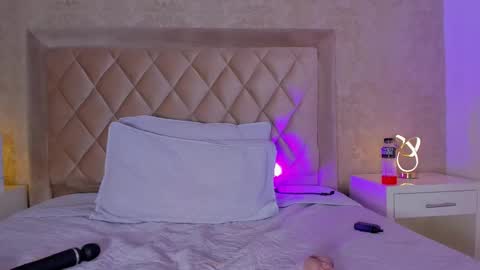 Lia online show from 02/09/25, 08:54