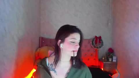 Snapshot of liaharrys chatting on 12/29/24, 01:13 Lia online show from 12/29/24, 01:13