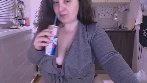 Snapshot of liahsofty chatting on 10/10/25, 11:59 miss Lia colection for travel online show from 10/10/25, 11:59