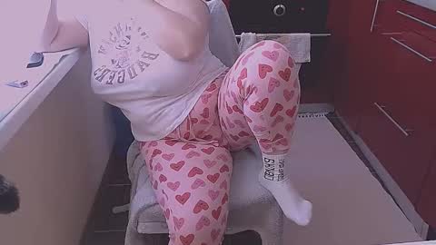 miss Lia  colection for travel online show from 04/25/26, 07:00