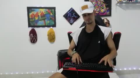 Snapshot of liam_andres12 chatting on 11/19/25, 10:43 Andres online show from 11/19/25, 10:43