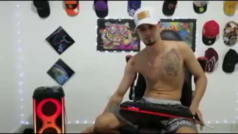 Snapshot of liam_andres12 chatting on 12/17/25, 10:49 Andres online show from 12/17/25, 10:49