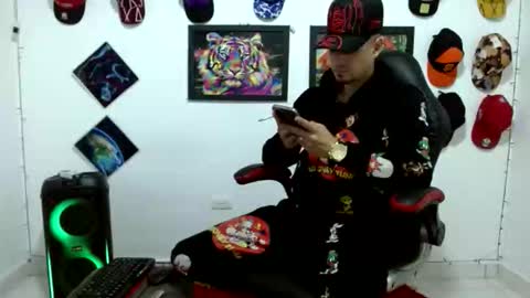 Snapshot of liam_andres12 chatting on 01/12/26, 10:37 Andres online show from 01/12/26, 10:37